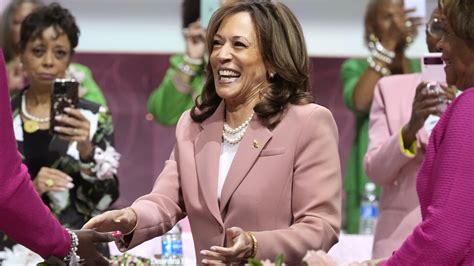 40,000 Black women mobilize on Zoom for Kamala Harris .